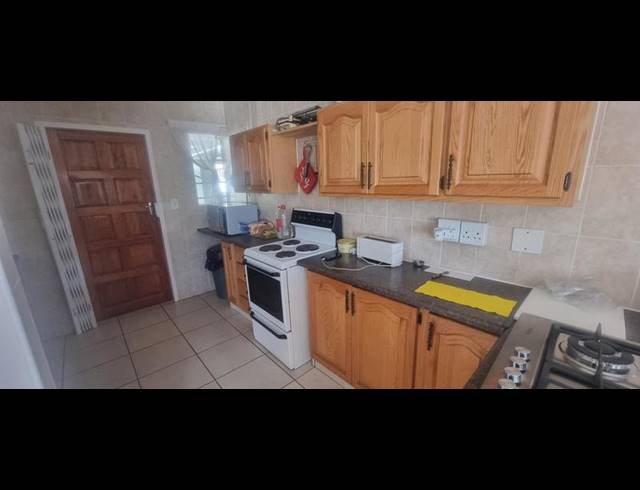 3 BEDROOM TOWNHOUSE FOR SALE IN DIE HOEWES